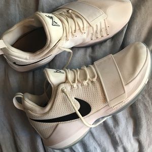 Paul George basketball shoes